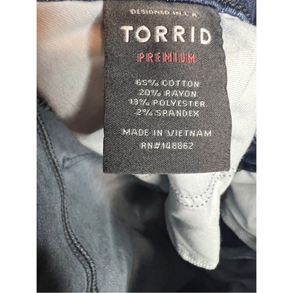 *NOT AVAILABLE* Torrid Size 20S Jegging Distressed Medium Wash
Premium Stretch - Picture 9 of 11